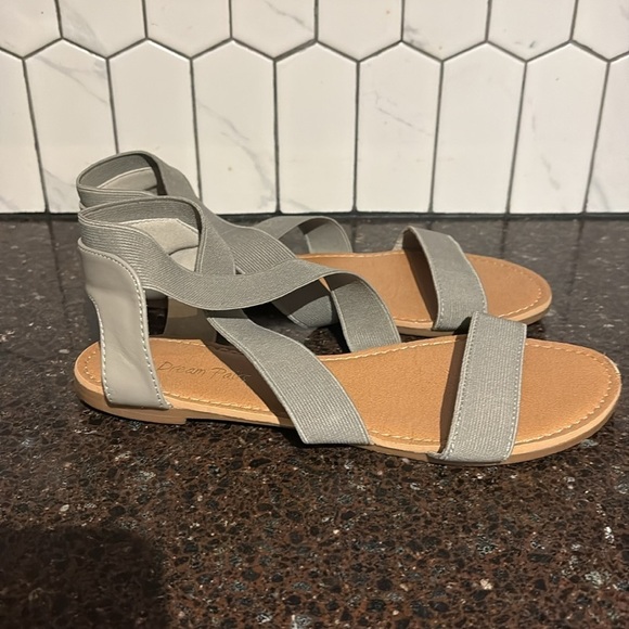 DREAM PAIRS womens ELATICA-6 flat sandal, size 7, gray - Picture 3 of 6